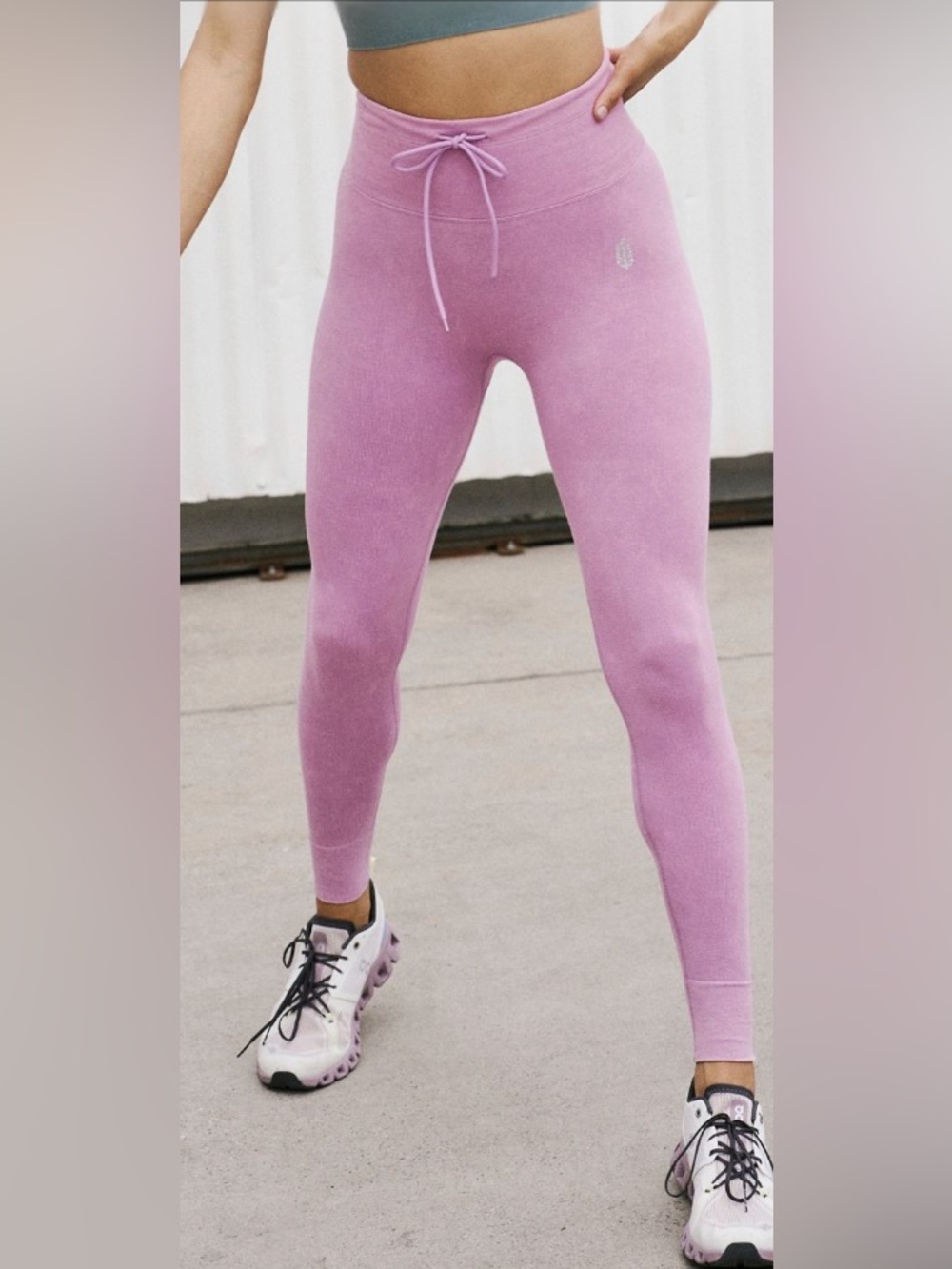 FREE PEOPLE GO TO HIGH WASTED LEGGINGS
size xs/small
color Washed Chive Blossom